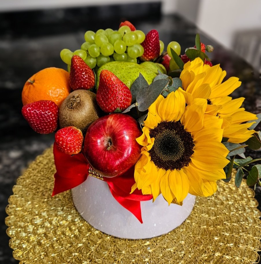 Arreglo frutal con girasoles girabox